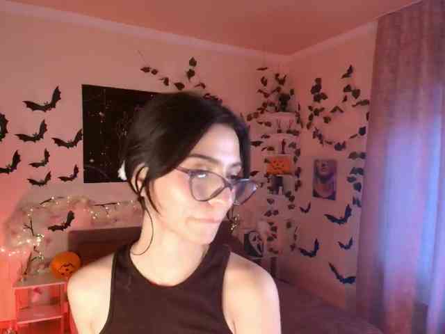 LunaraAdams webcam