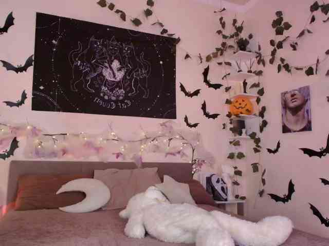 LunaraAdams webcam