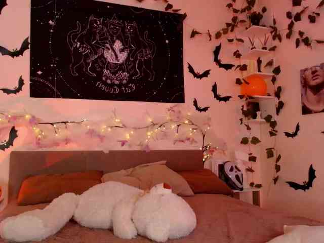 LunaraAdams webcam