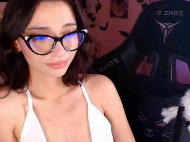 LunaraAdams webcam