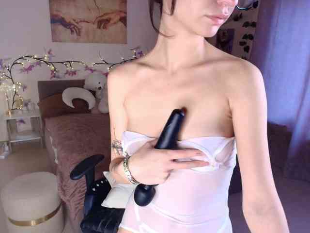 LunaraAdams webcam