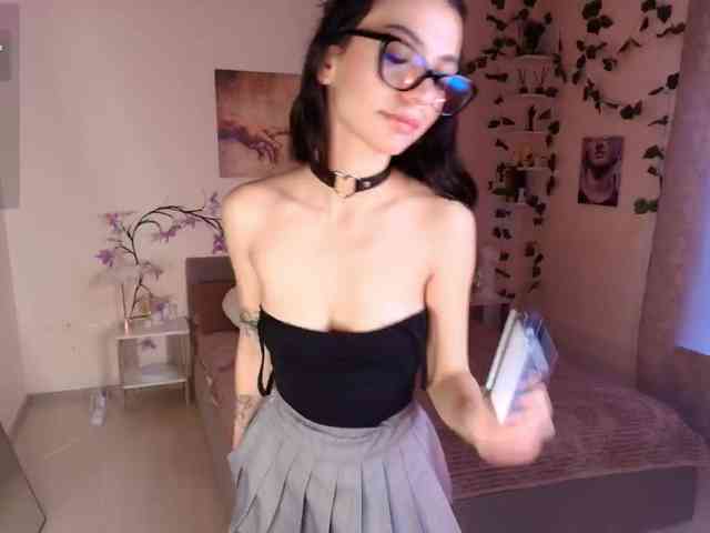 LunaraAdams webcam