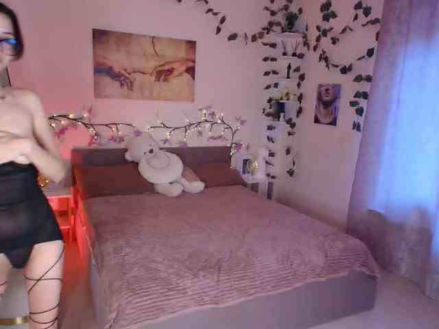 LunaraAdams webcam