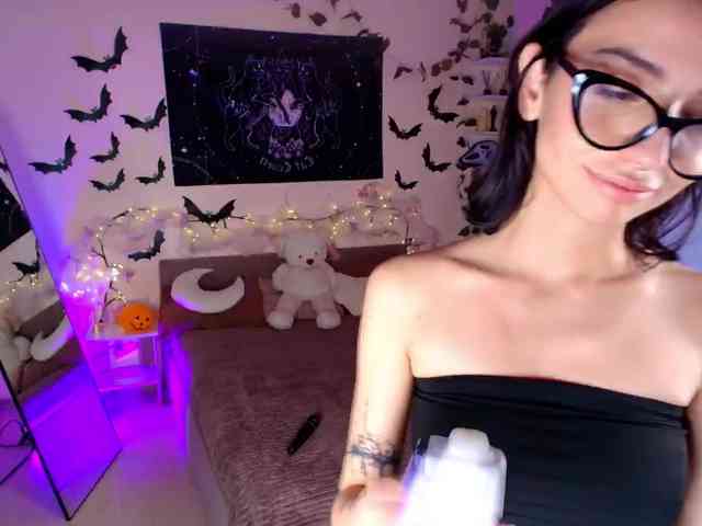 LunaraAdams webcam