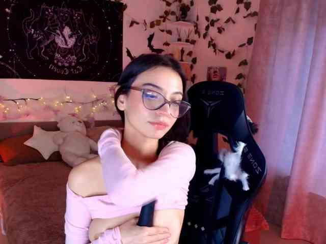 LunaraAdams webcam