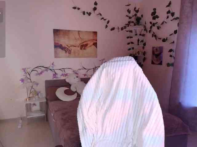 LunaraAdams webcam