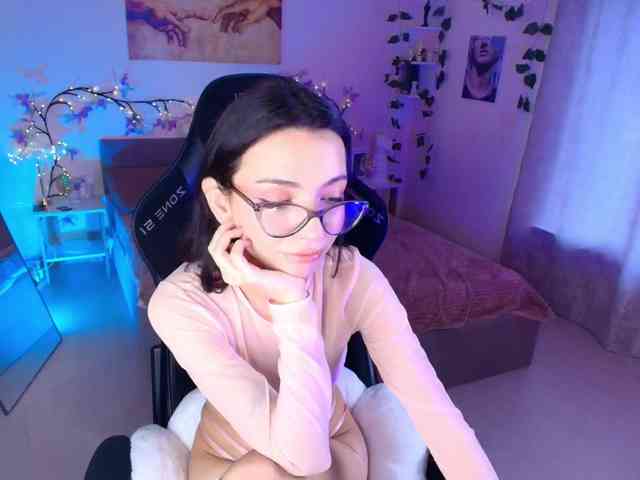 LunaraAdams webcam