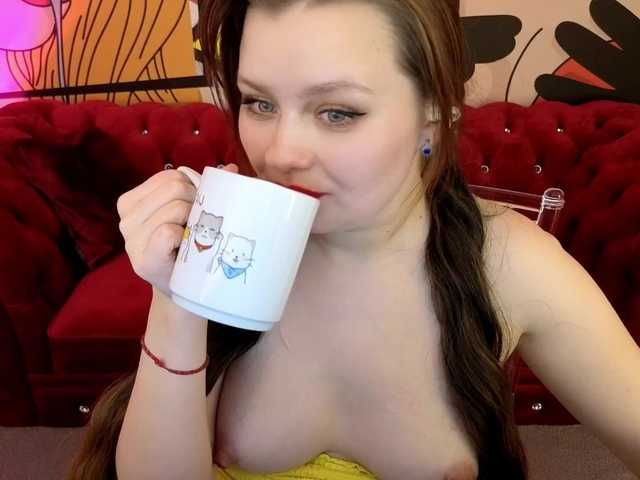 RedDoll's BongaCams show and profile