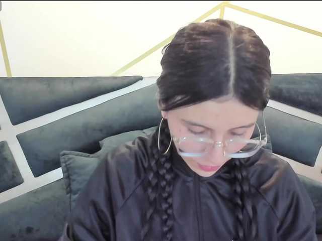 maddy-jacksonw's BongaCams show and profile