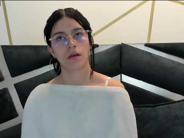 maddy-jacksonw's BongaCams show and profile