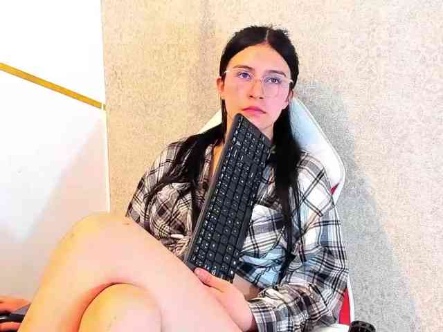 maddy-jacksonw webcam