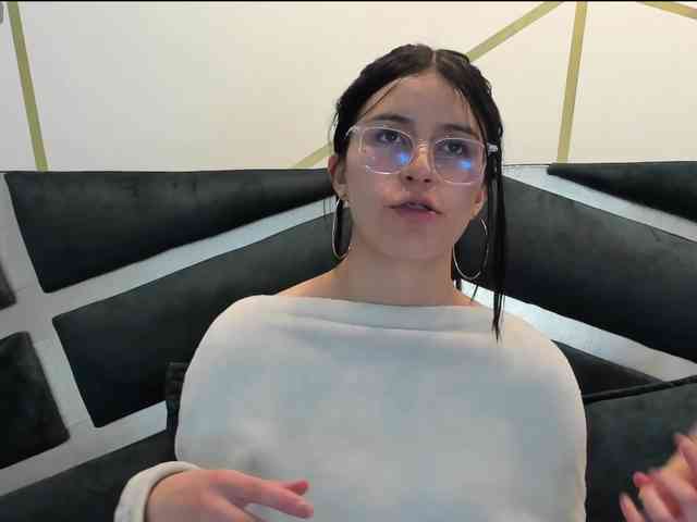 maddy-jacksonw webcam