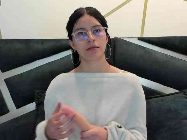 maddy-jacksonw webcam