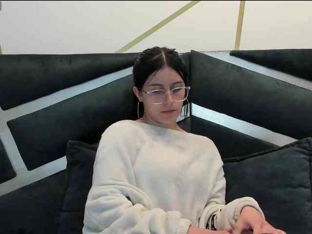 maddy-jacksonw webcam