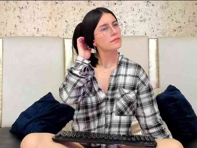 maddy-jacksonw webcam