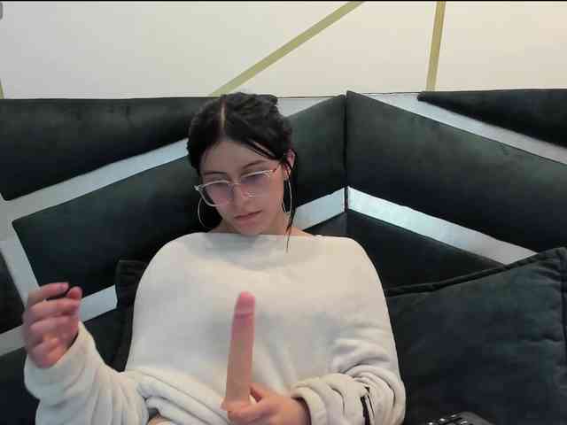 maddy-jacksonw webcam