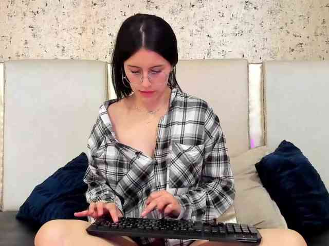 maddy-jacksonw webcam