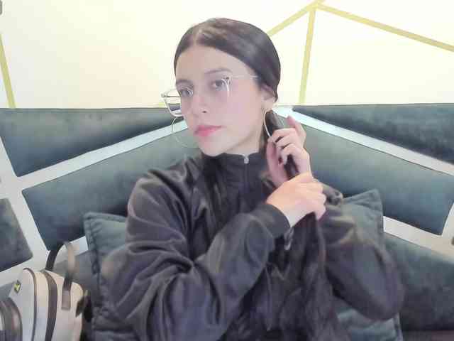 maddy-jacksonw webcam