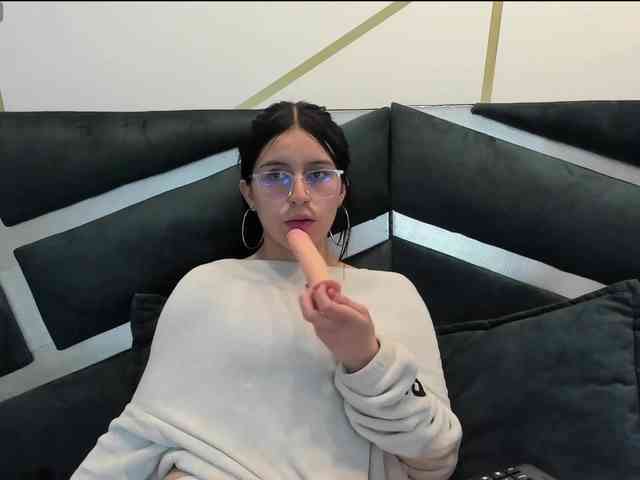 maddy-jacksonw webcam