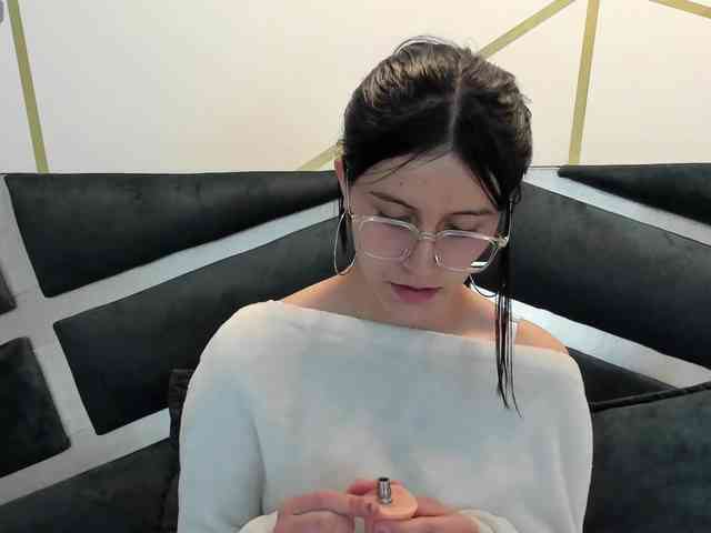 maddy-jacksonw webcam