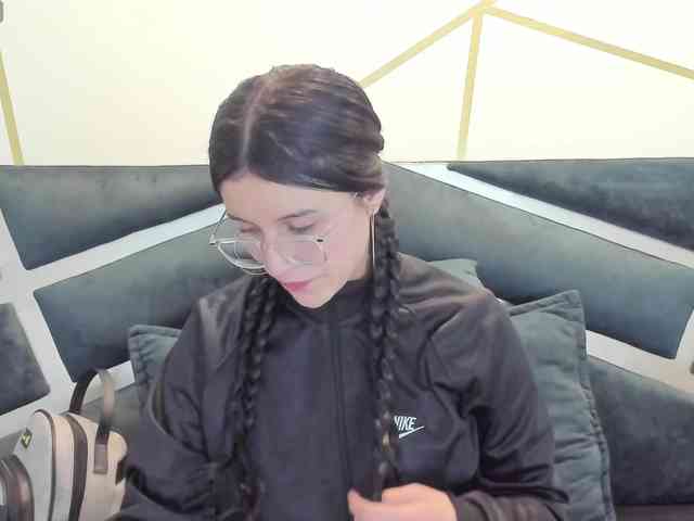 maddy-jacksonw webcam