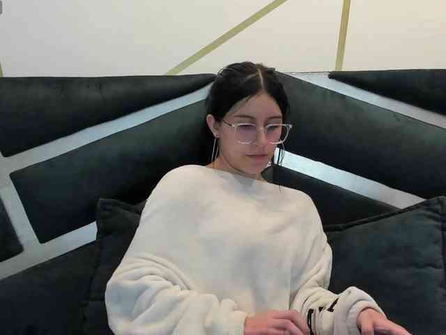 maddy-jacksonw webcam