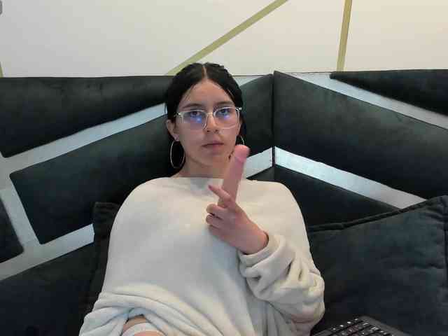 maddy-jacksonw webcam