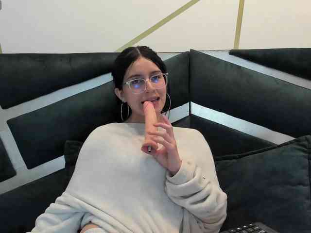 maddy-jacksonw webcam
