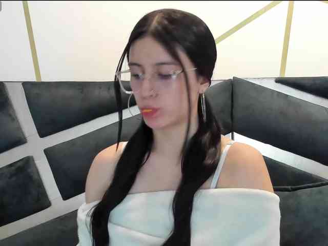 maddy-jacksonw webcam