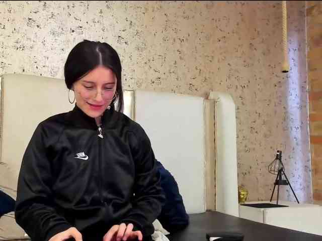 maddy-jacksonw webcam