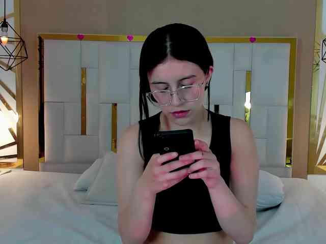 maddy-jacksonw webcam