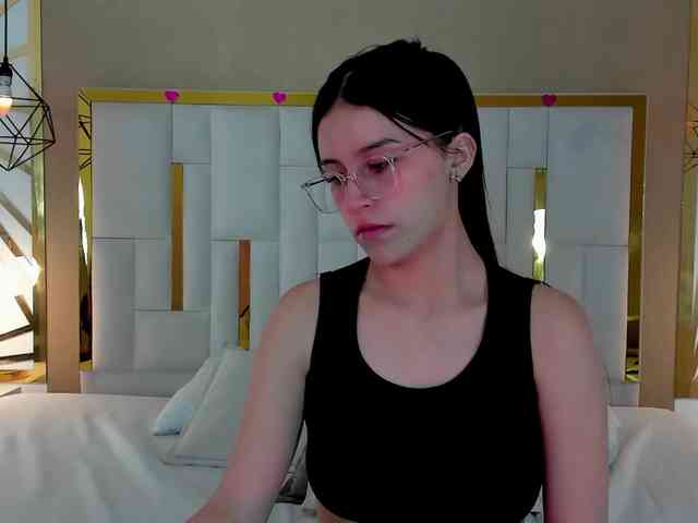 maddy-jacksonw webcam