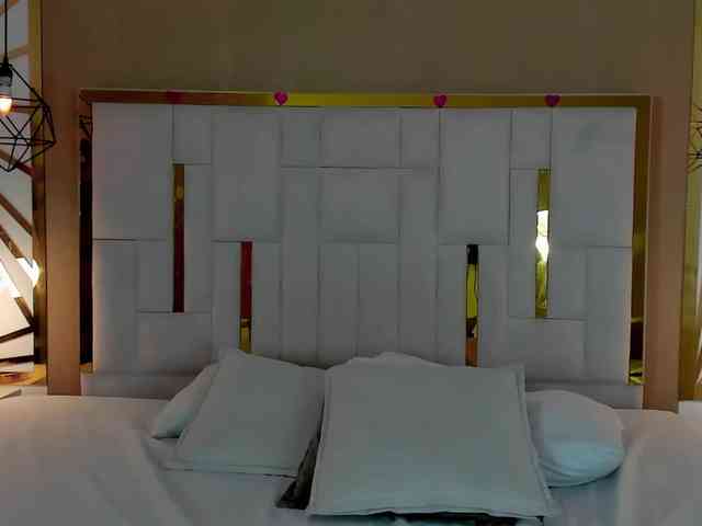 maddy-jacksonw webcam