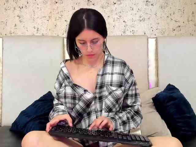 maddy-jacksonw webcam