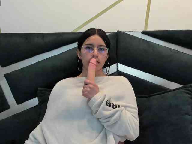 maddy-jacksonw webcam