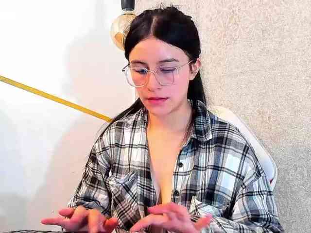 maddy-jacksonw webcam