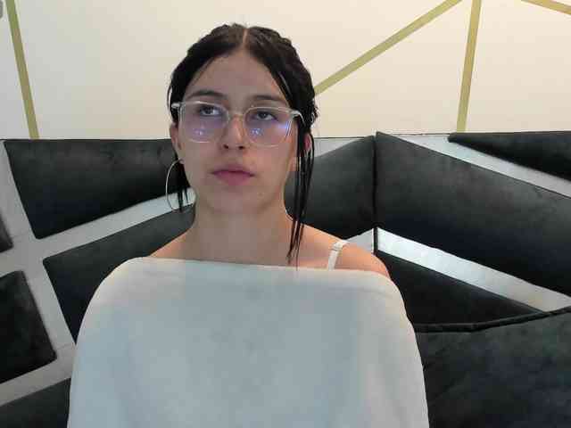 maddy-jacksonw webcam