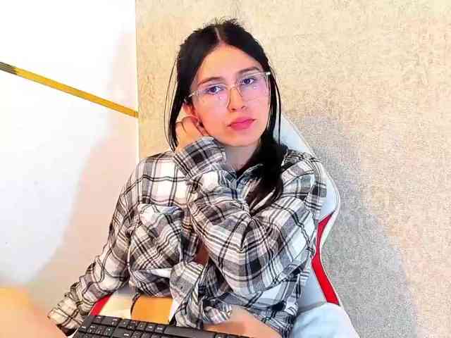 maddy-jacksonw webcam