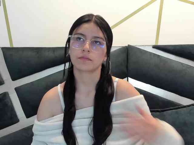 maddy-jacksonw webcam
