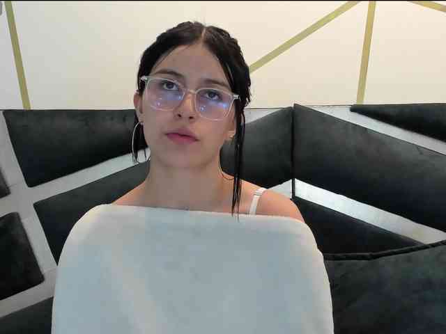 maddy-jacksonw webcam