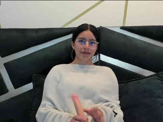 maddy-jacksonw webcam