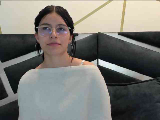 maddy-jacksonw webcam