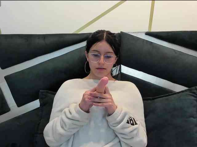 maddy-jacksonw webcam