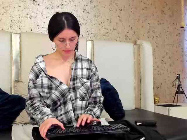 maddy-jacksonw webcam