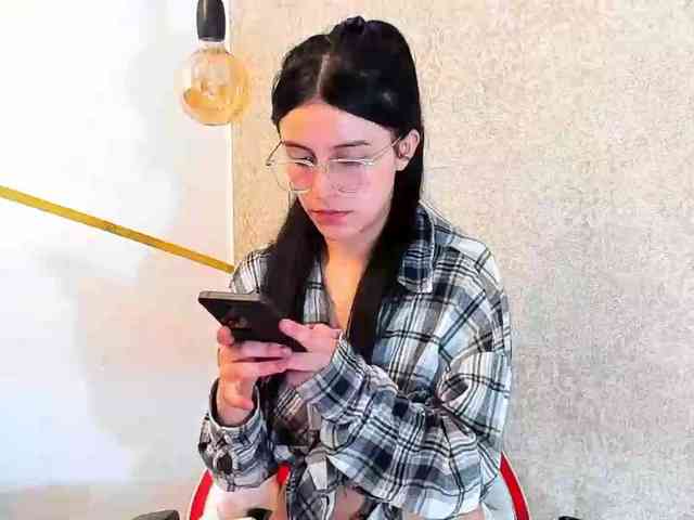 maddy-jacksonw webcam