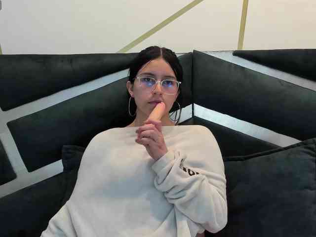 maddy-jacksonw webcam