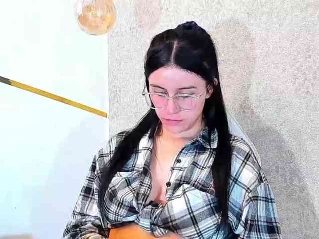 maddy-jacksonw webcam