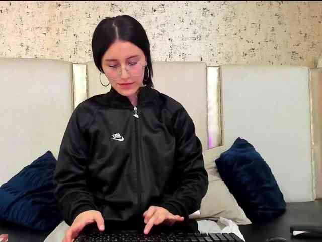 maddy-jacksonw webcam