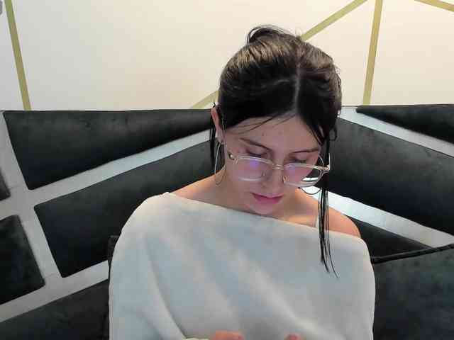 maddy-jacksonw webcam