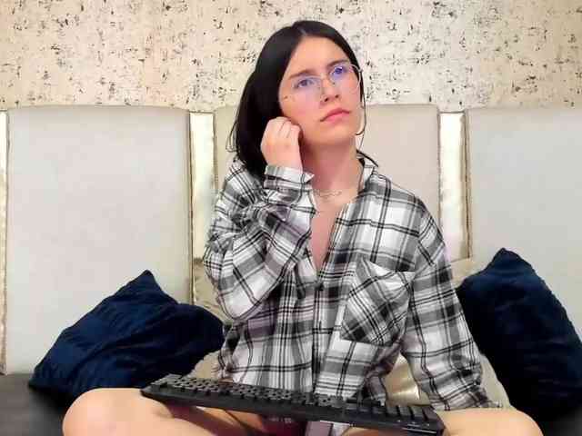 maddy-jacksonw webcam